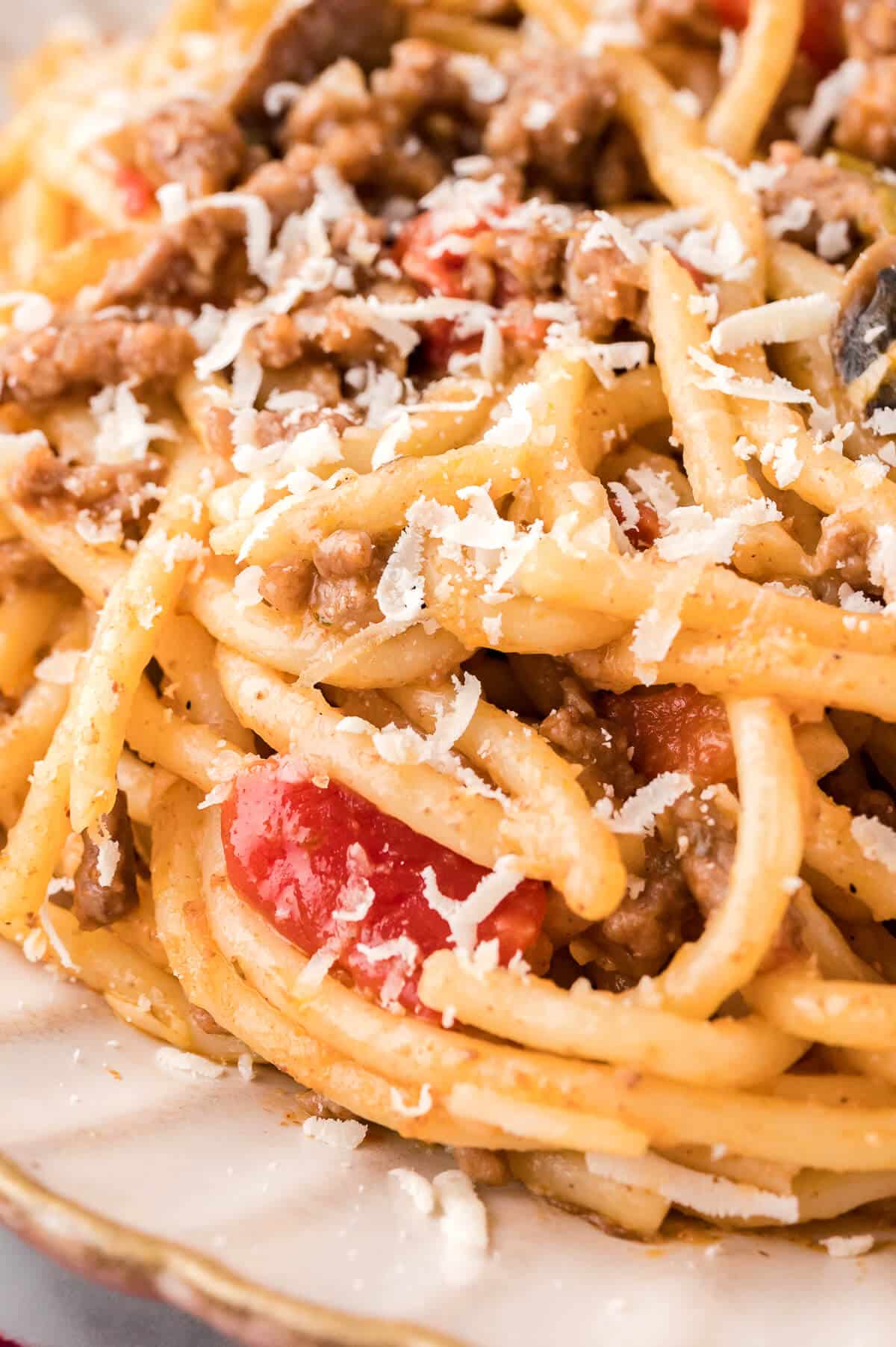 One-pan spaghetti on a plate.