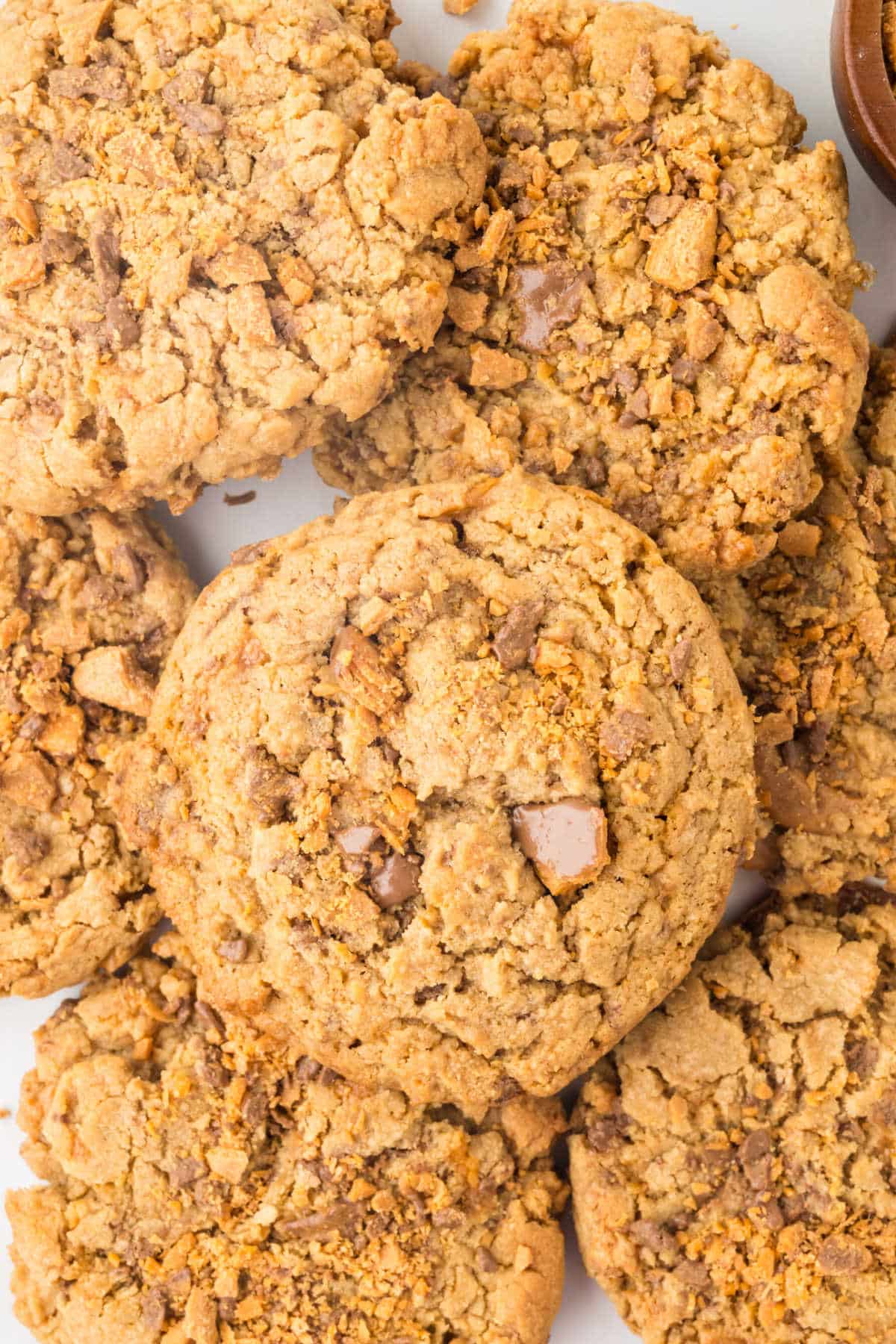 A group of Butterfinger Cookies.