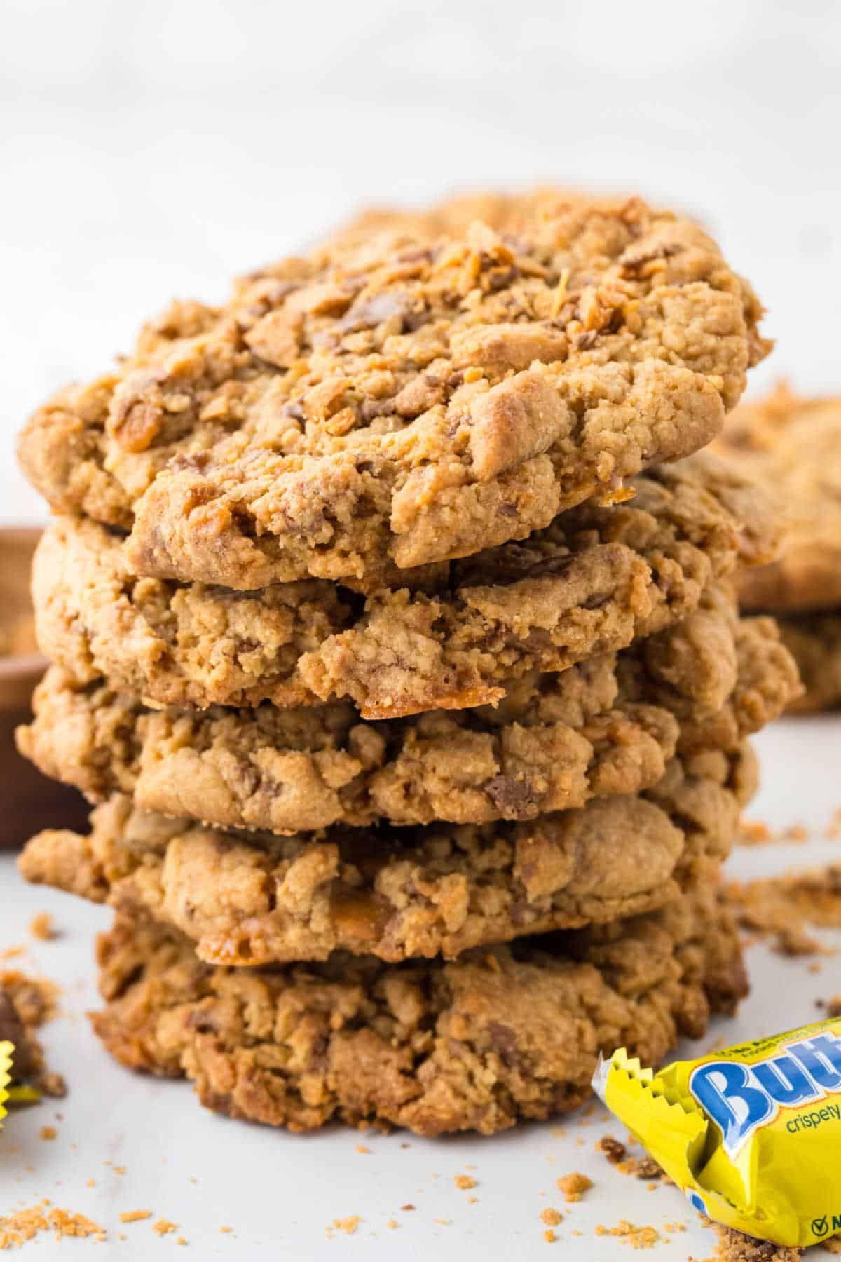 A stack of butterfinger cookies.