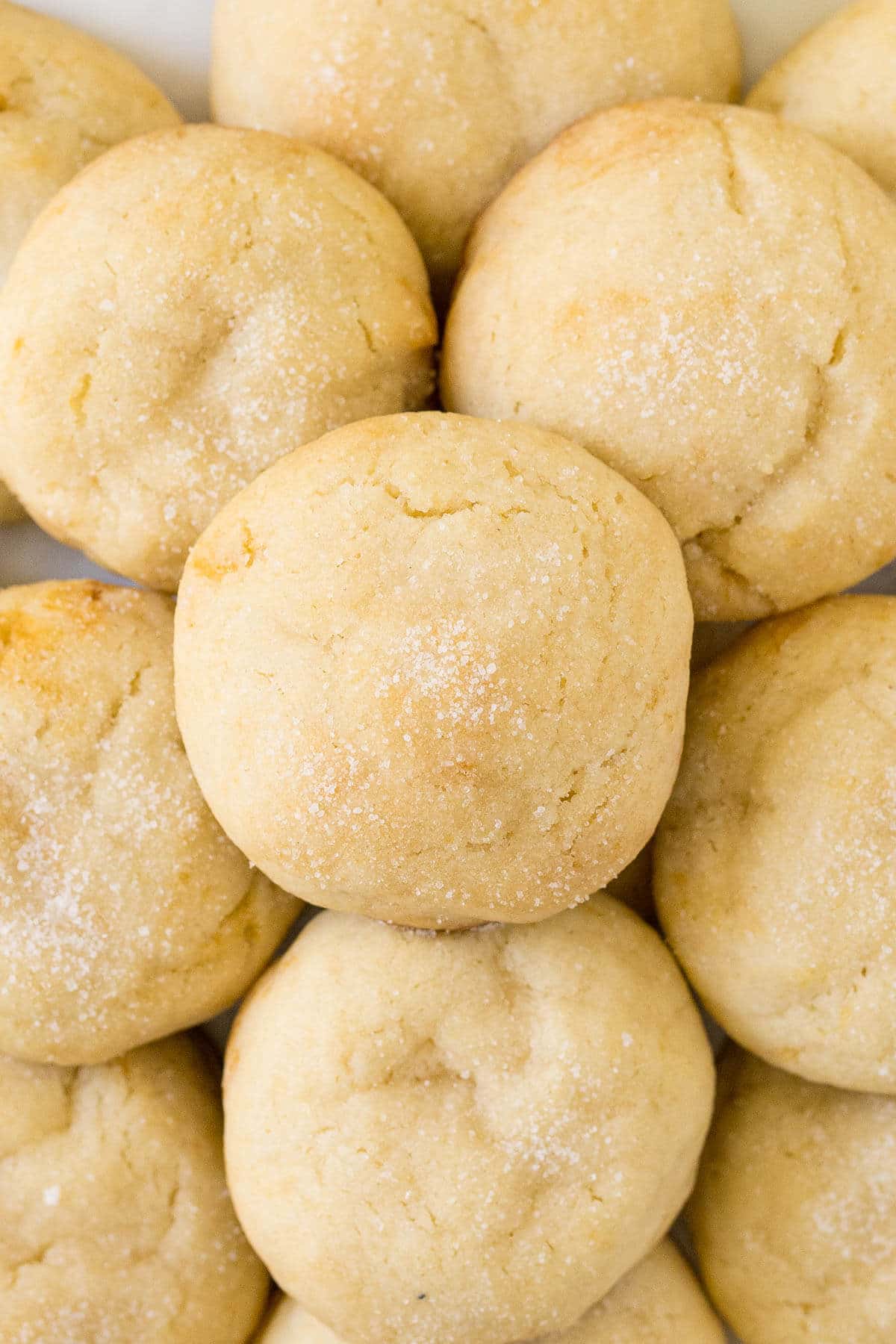 A close up of lemonade cookies.